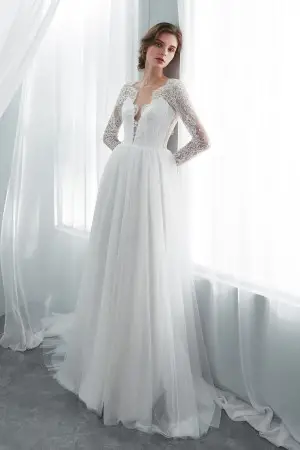 scalloped V neck long sleeve lace tulle bridal dress