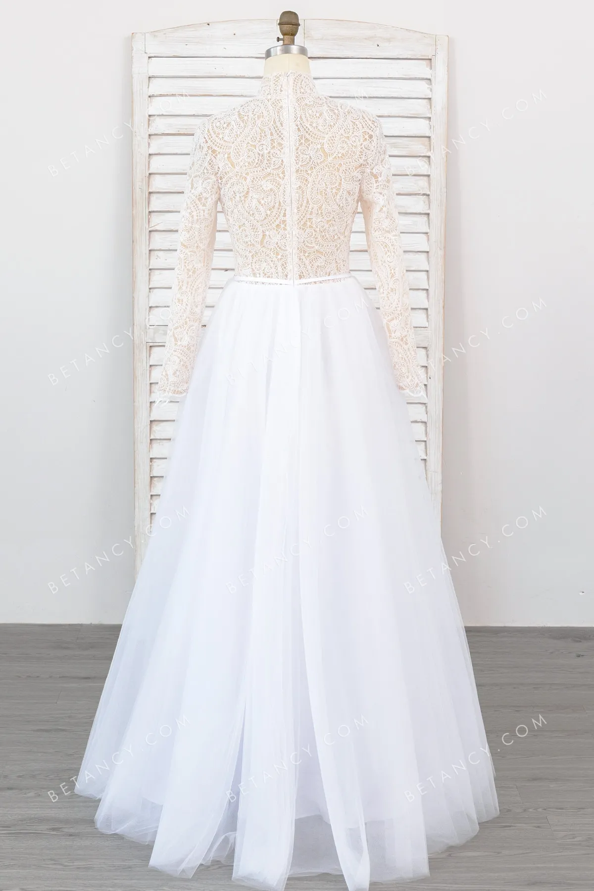 zipper up back long sleeve lace wedding dress zipper up back long sleeve lace wedding dress